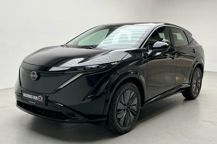 Sort Nissan Ariya fra 2024 set udefra