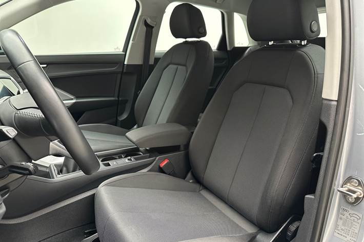 Sølv Audi Q3 fra 2019