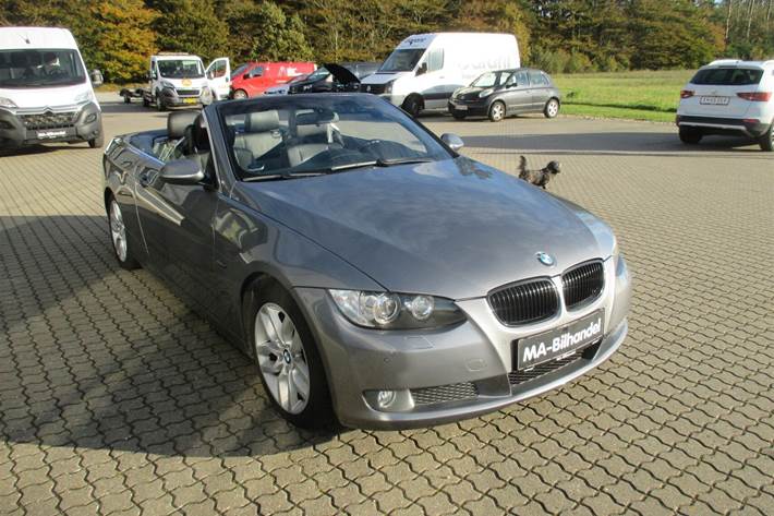 Grå BMW 330d fra 2008