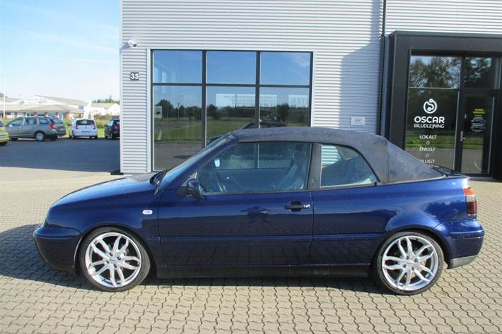 Blå VW Golf fra 2000