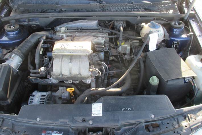 Blå VW Golf fra 2000