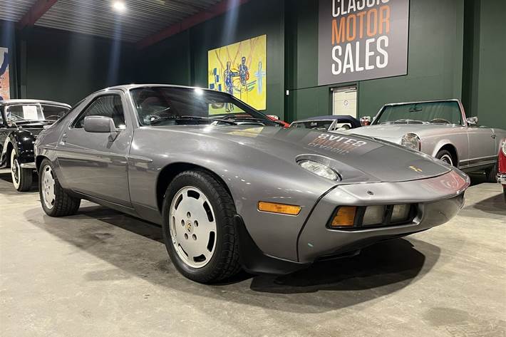 undefined Porsche 928 fra 1985 set udefra