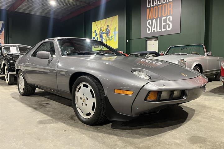 undefined Porsche 928 fra 1985 set udefra