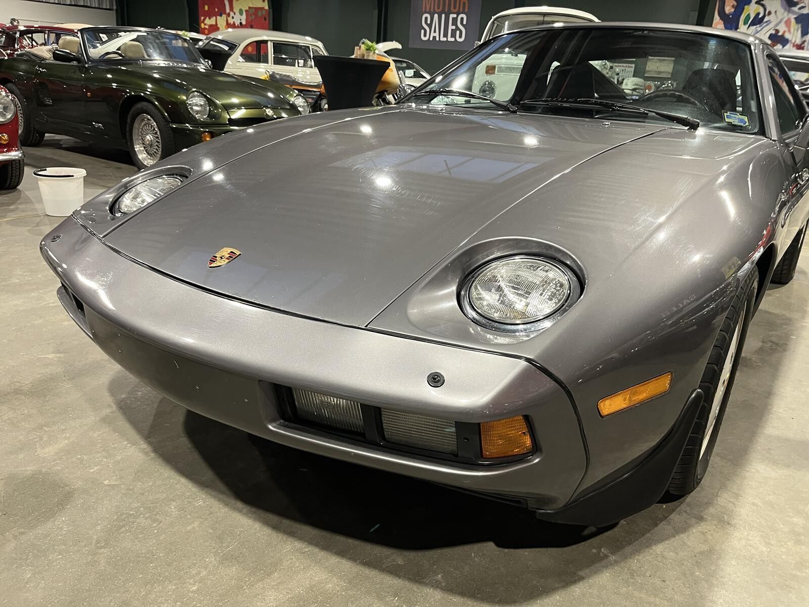 undefined Porsche 928 fra 1985 set udefra