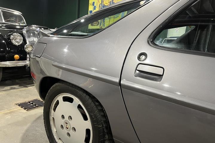 undefined Porsche 928 fra 1985