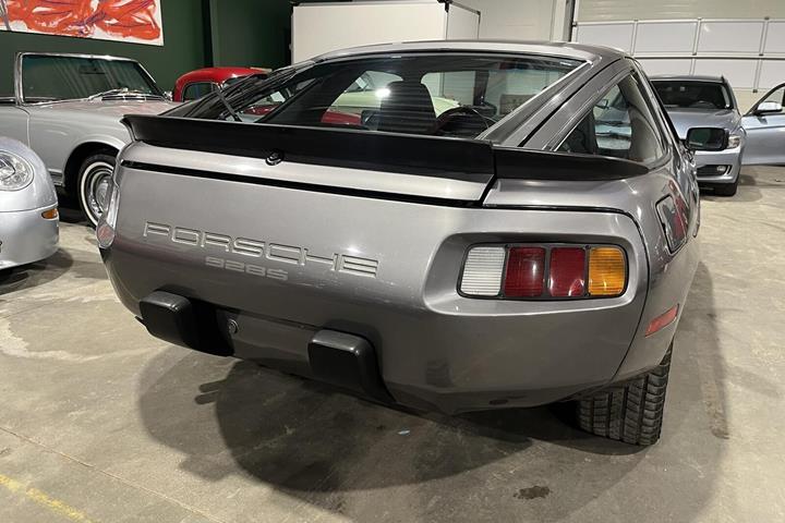 undefined Porsche 928 fra 1985