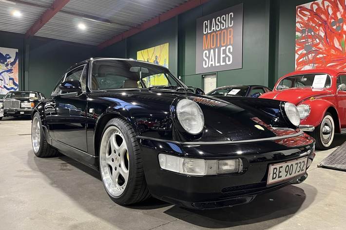 Sort Porsche 911 fra 1991 set udefra