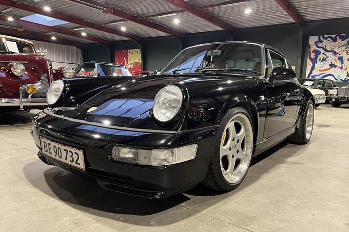 Sort Porsche 911 fra 1991