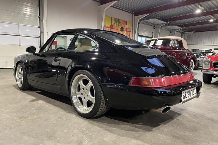 Sort Porsche 911 fra 1991
