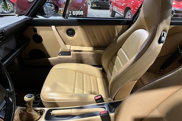 Sort Porsche 911 fra 1991