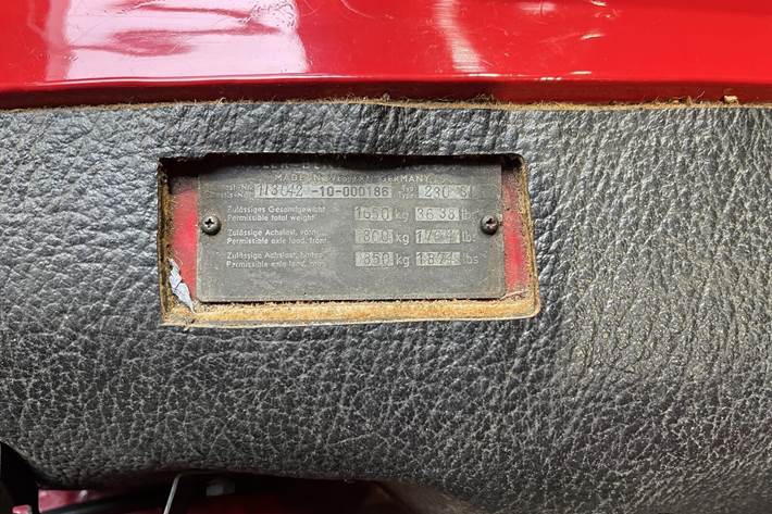 Rød Mercedes SL230 fra 1963