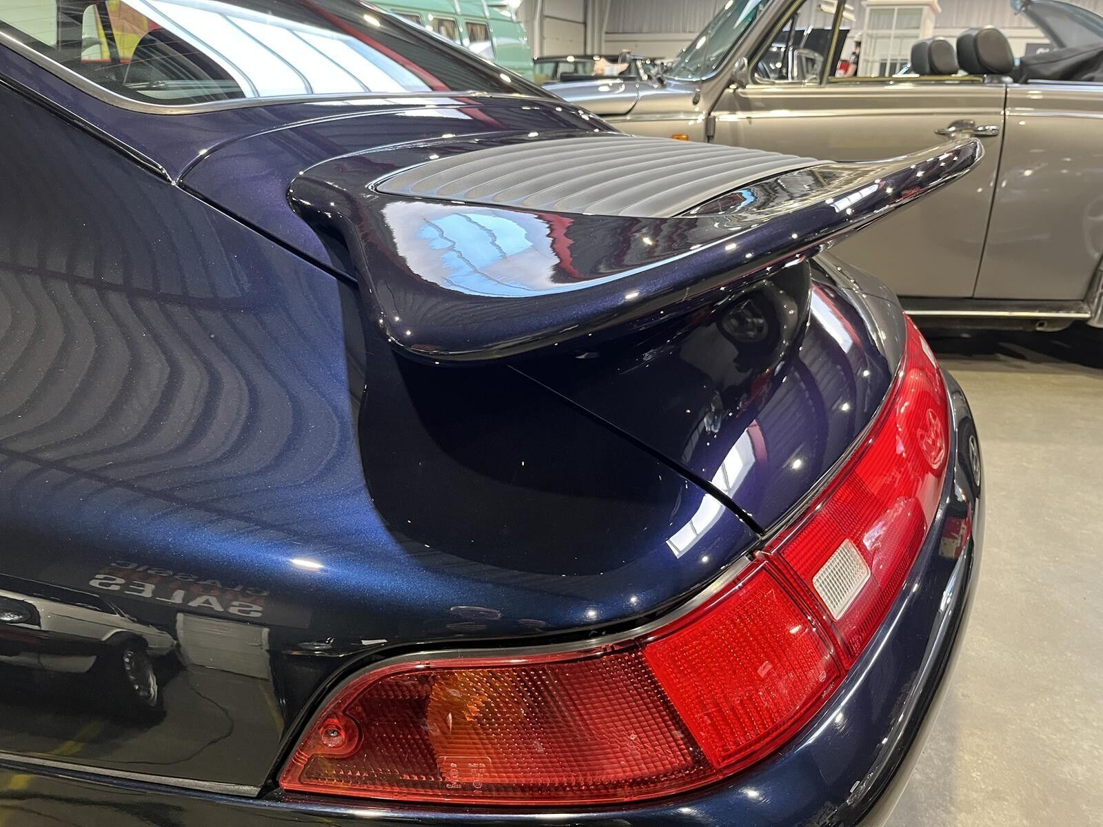 Blå Porsche 911 fra 1994