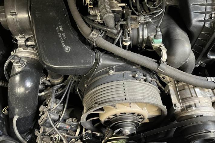 Blå Porsche 911 fra 1994