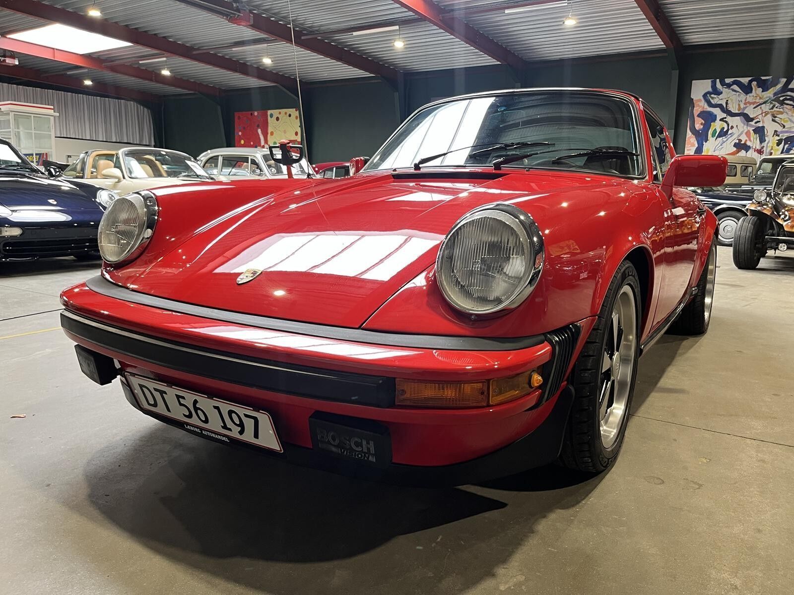 Rød Porsche 911 fra 1981