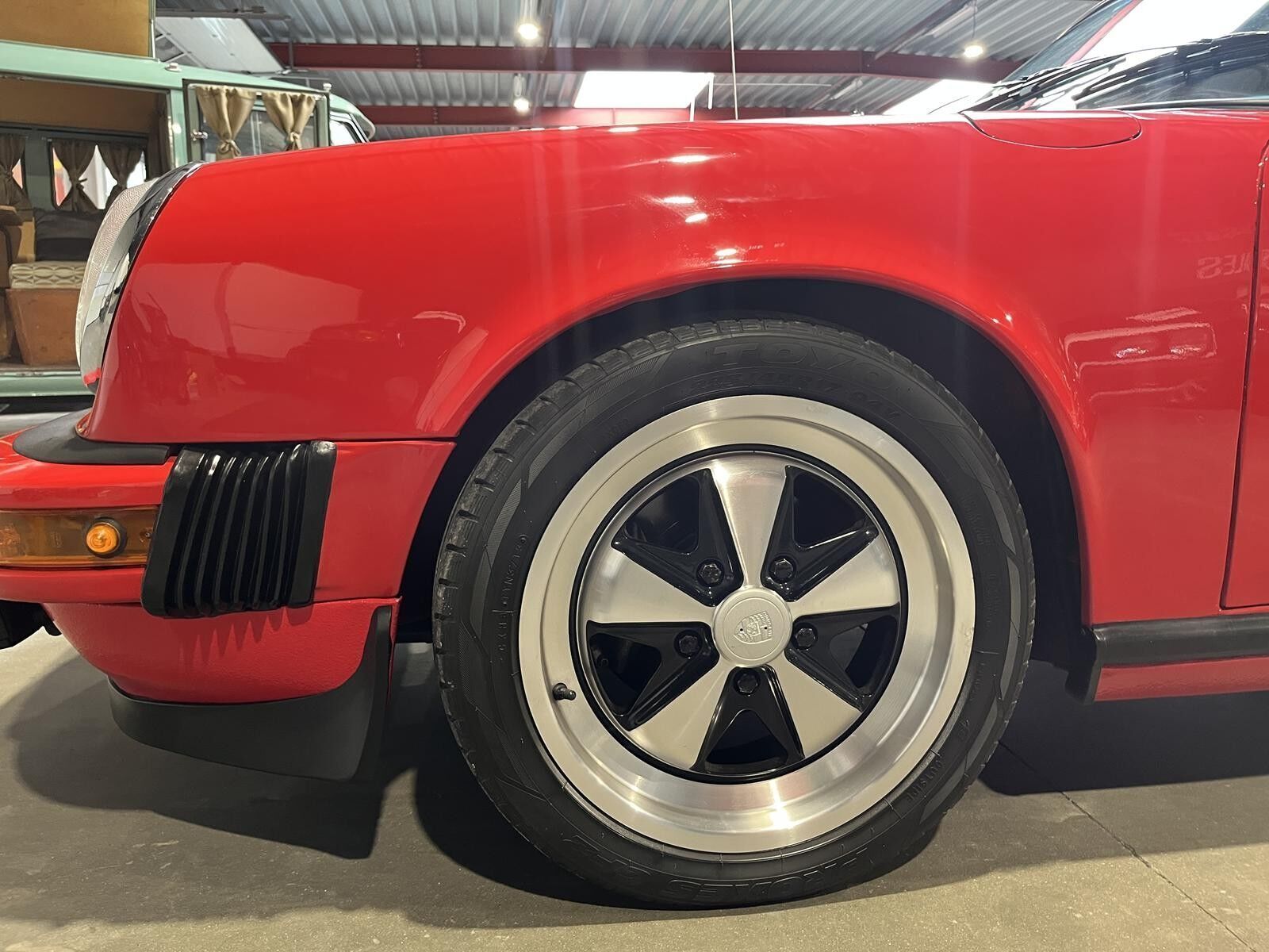 Rød Porsche 911 fra 1981