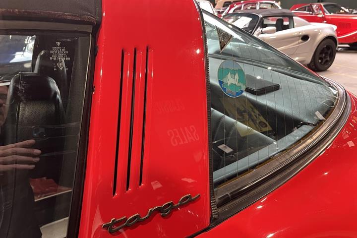 Rød Porsche 911 fra 1981
