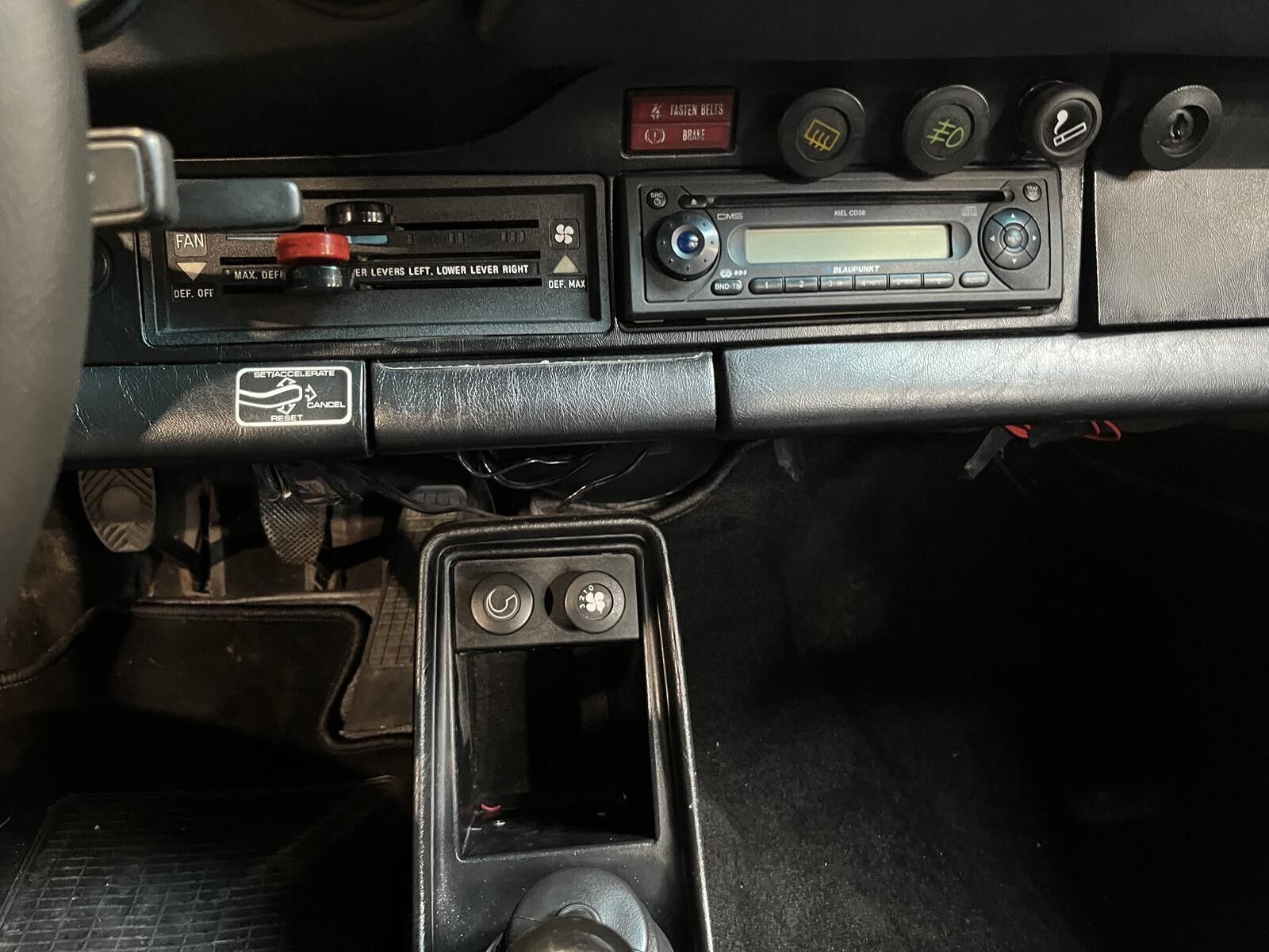 Rød Porsche 911 fra 1981