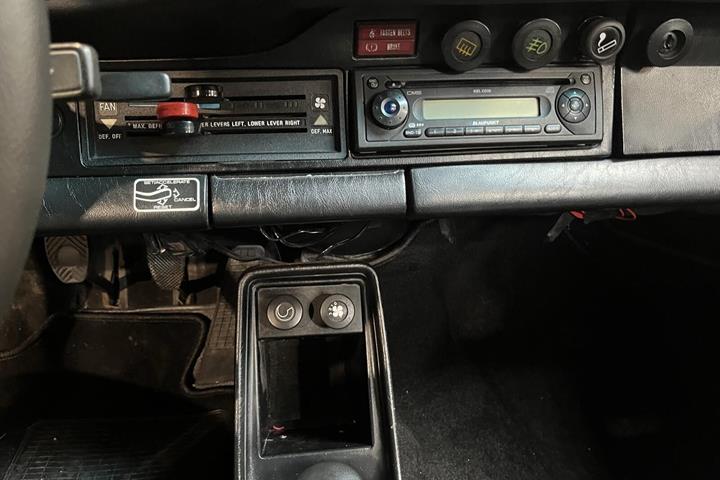 Rød Porsche 911 fra 1981