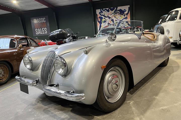 Sølv Jaguar XK fra 1953
