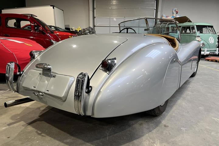 Sølv Jaguar XK fra 1953