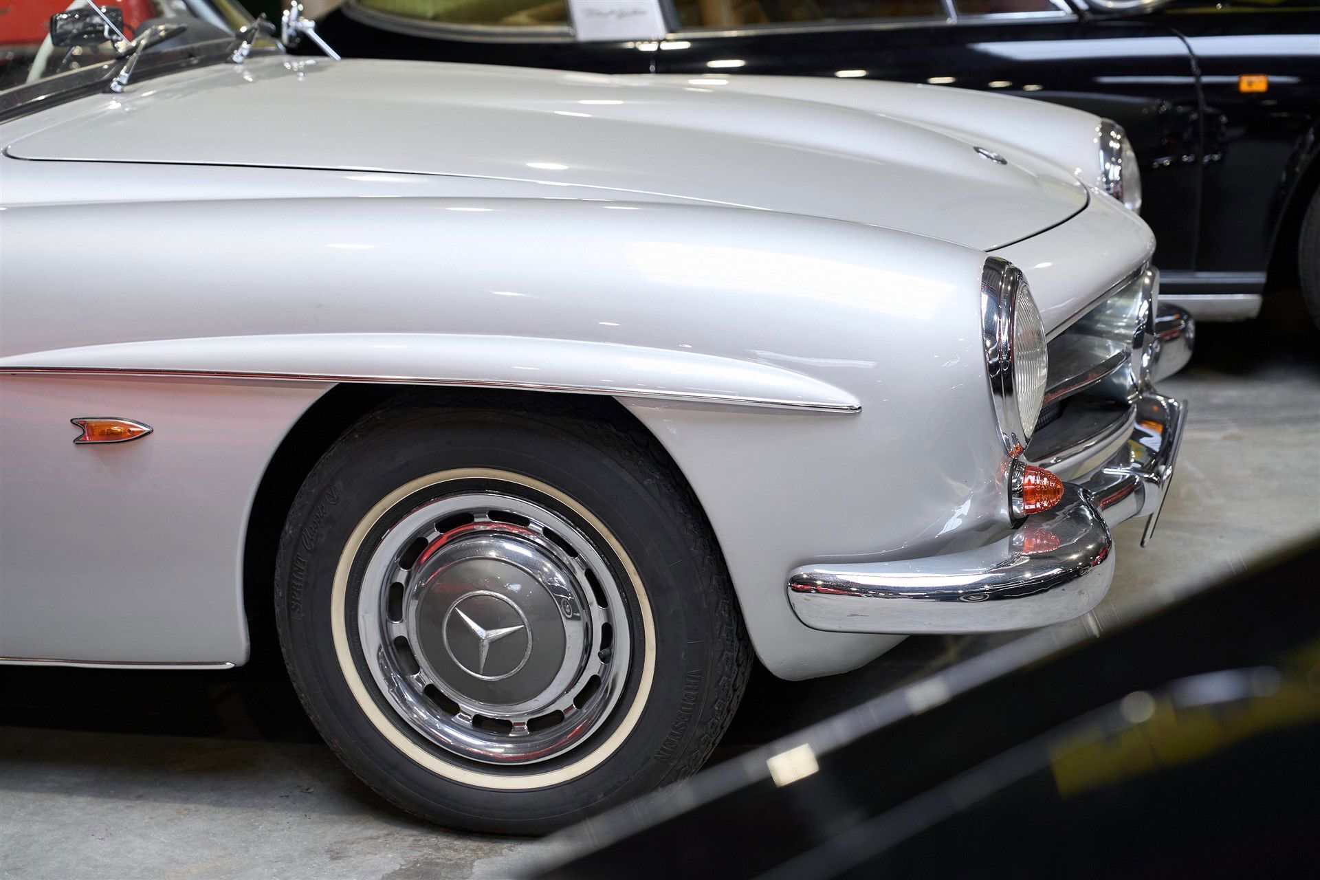 Sølv Mercedes 190 fra 1962