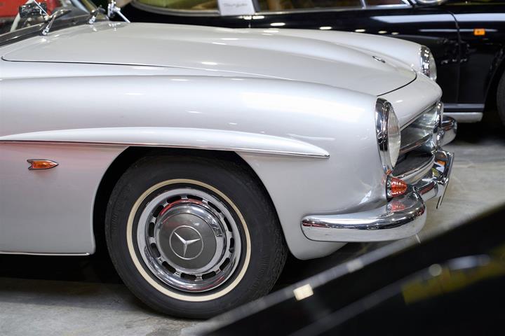 Sølv Mercedes 190 fra 1962
