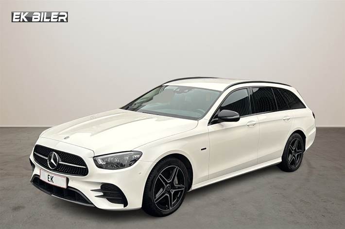 Hvid Mercedes E300 de fra 2020 set udefra