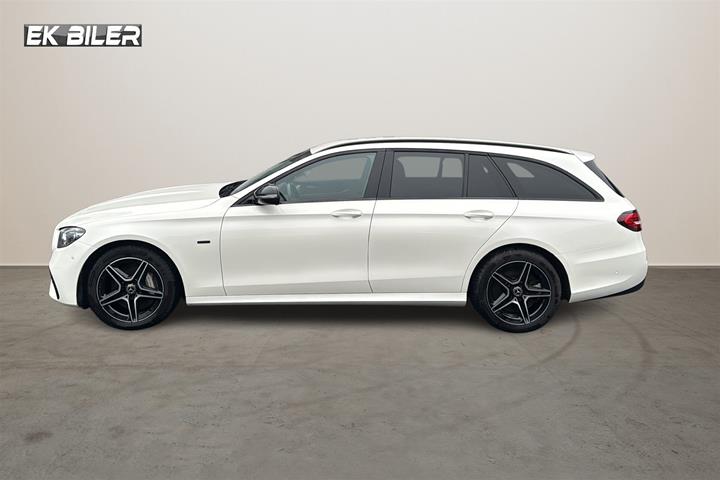 Hvid Mercedes E300 de fra 2020