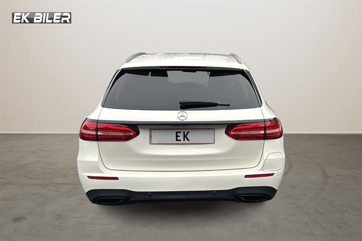 Hvid Mercedes E300 de fra 2020