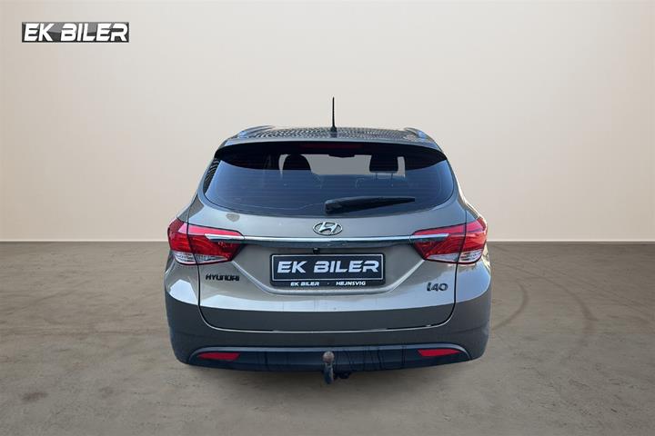 Brun Hyundai i40 fra 2012