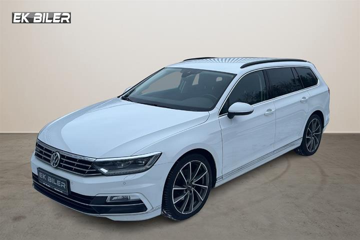 Hvid VW Passat fra 2018 set udefra