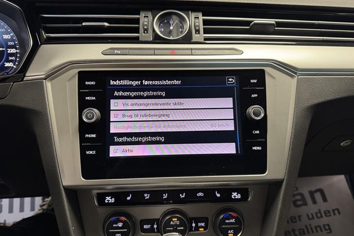 Hvid VW Passat fra 2018