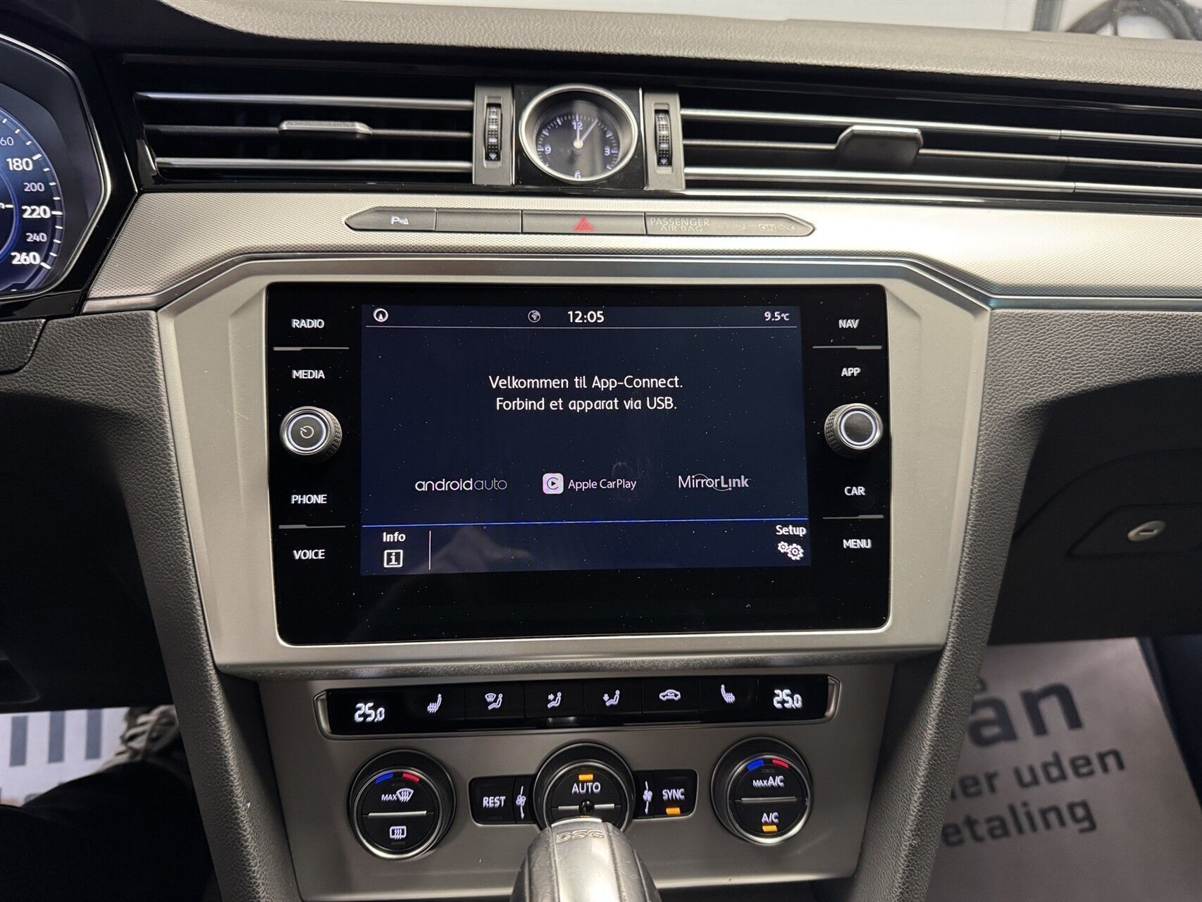 Hvid VW Passat fra 2018