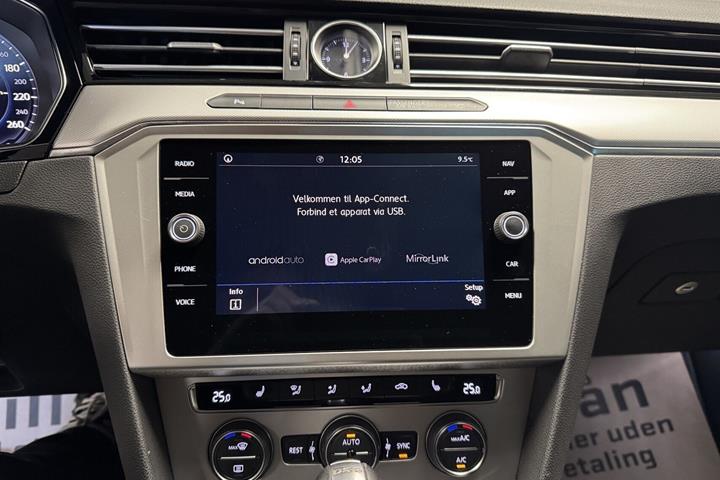 Hvid VW Passat fra 2018