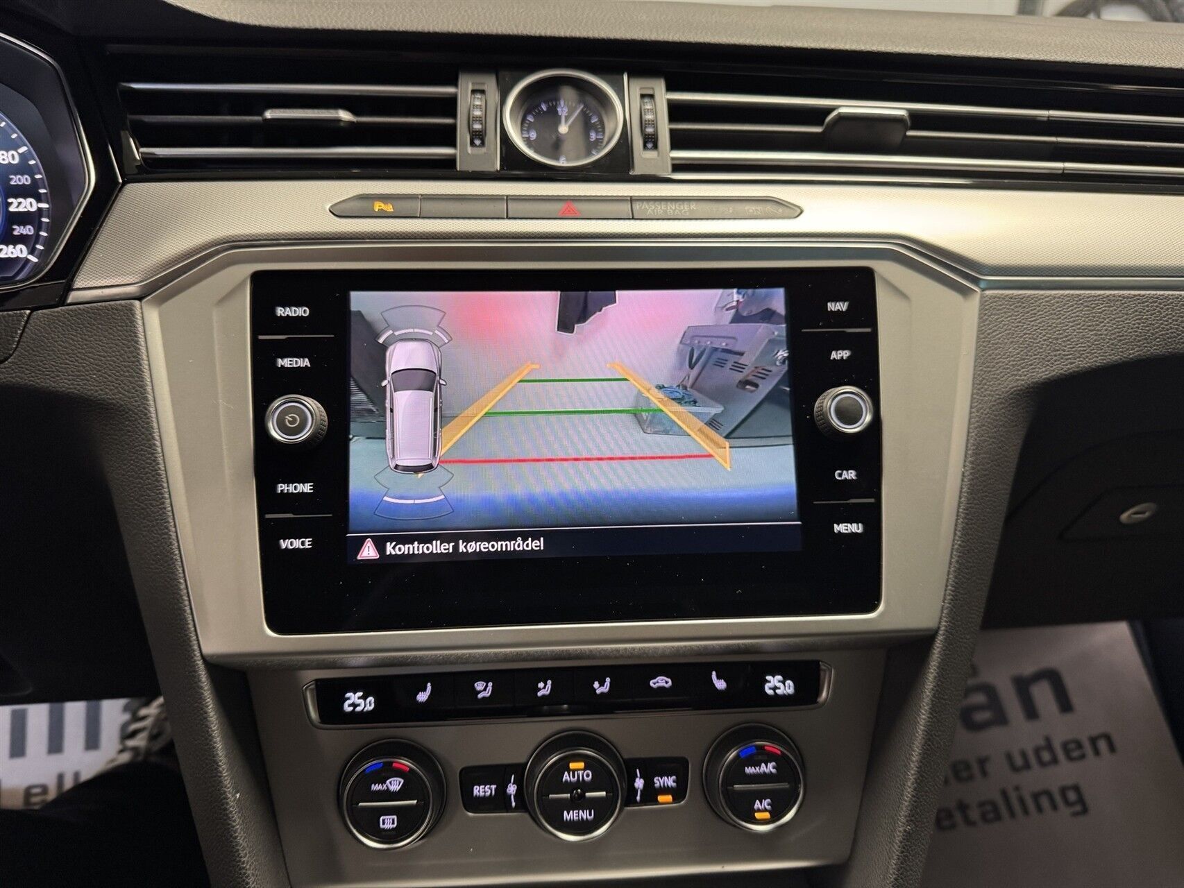 Hvid VW Passat fra 2018