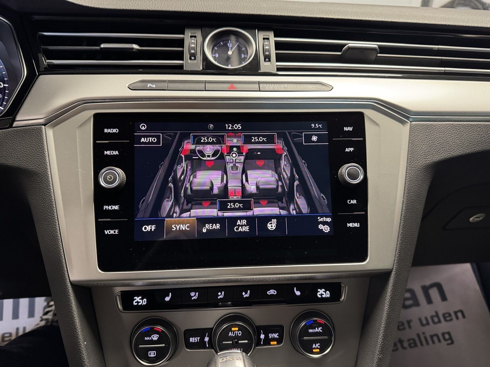 Hvid VW Passat fra 2018