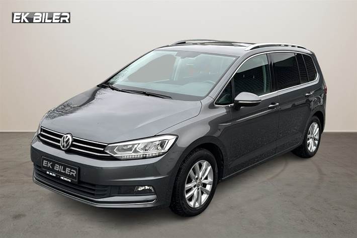 Sort VW Touran fra 2019 set udefra