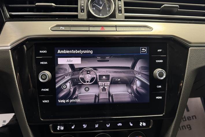 Hvid VW Passat fra 2017