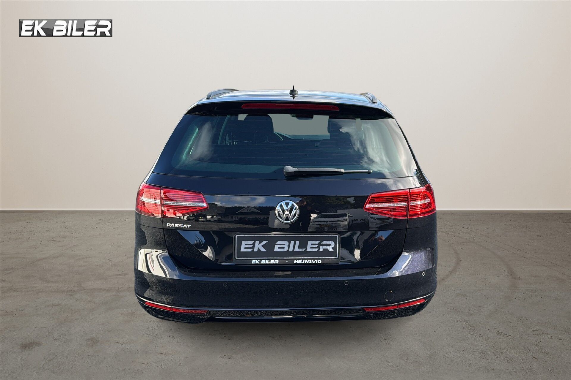 Sort VW Passat fra 2018 set udefra