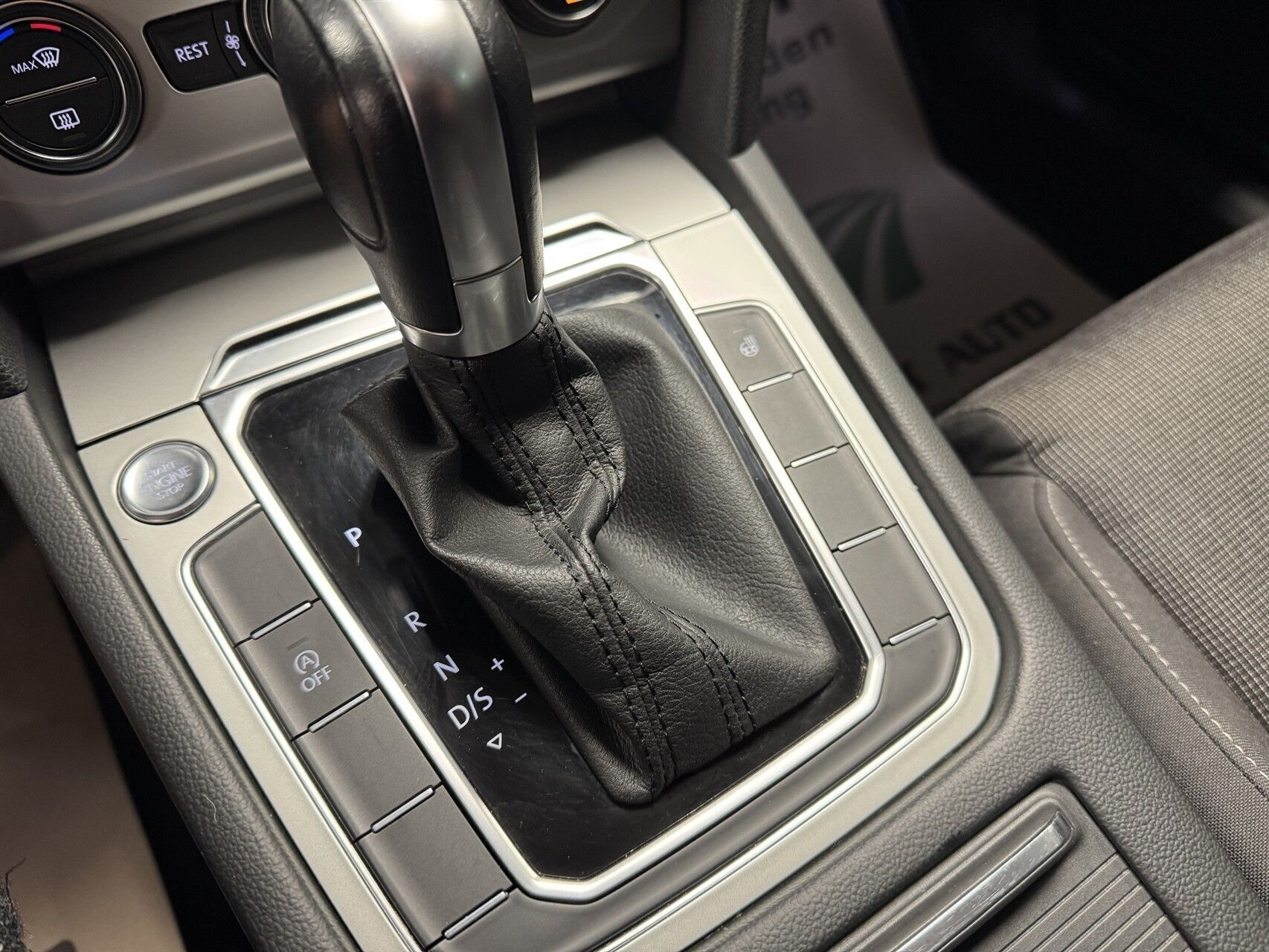 Sort VW Passat fra 2018
