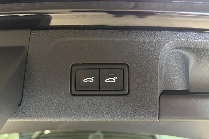 Sort VW Passat fra 2018