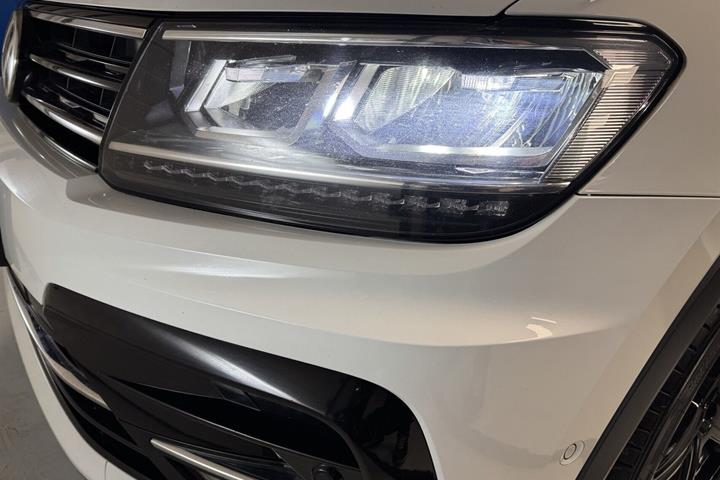 Hvid VW Tiguan fra 2017