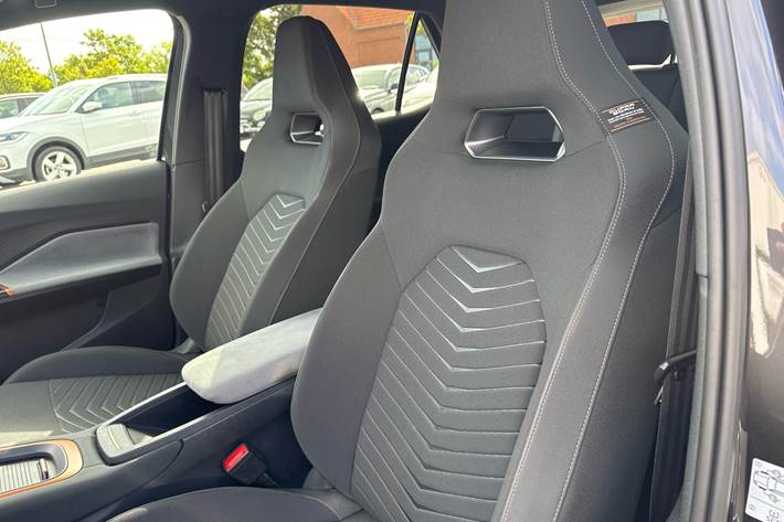 Grå Cupra Born fra 2023