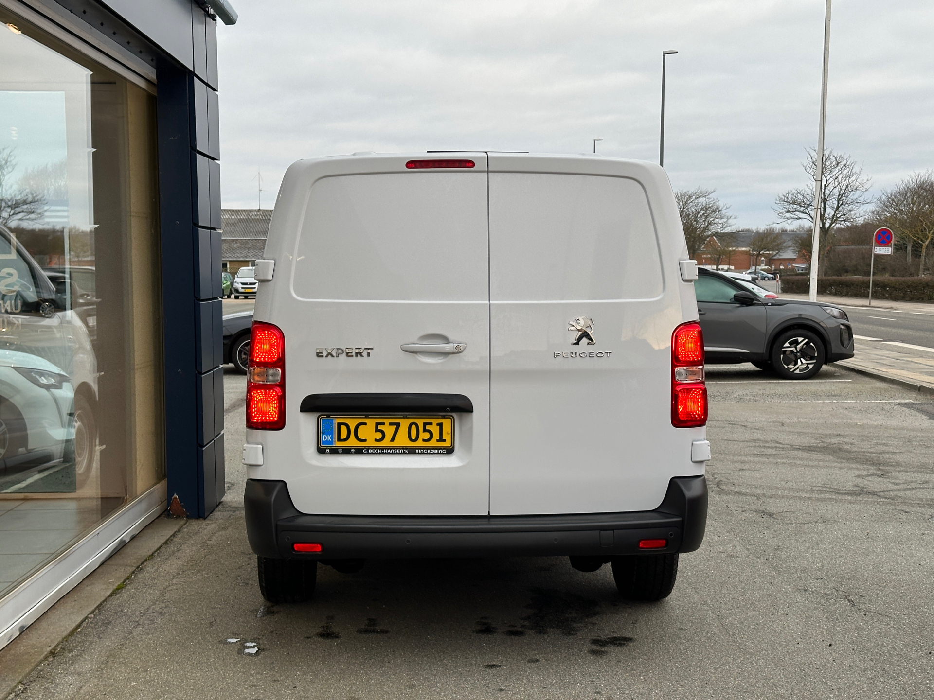 Hvid Peugeot Expert fra 2023