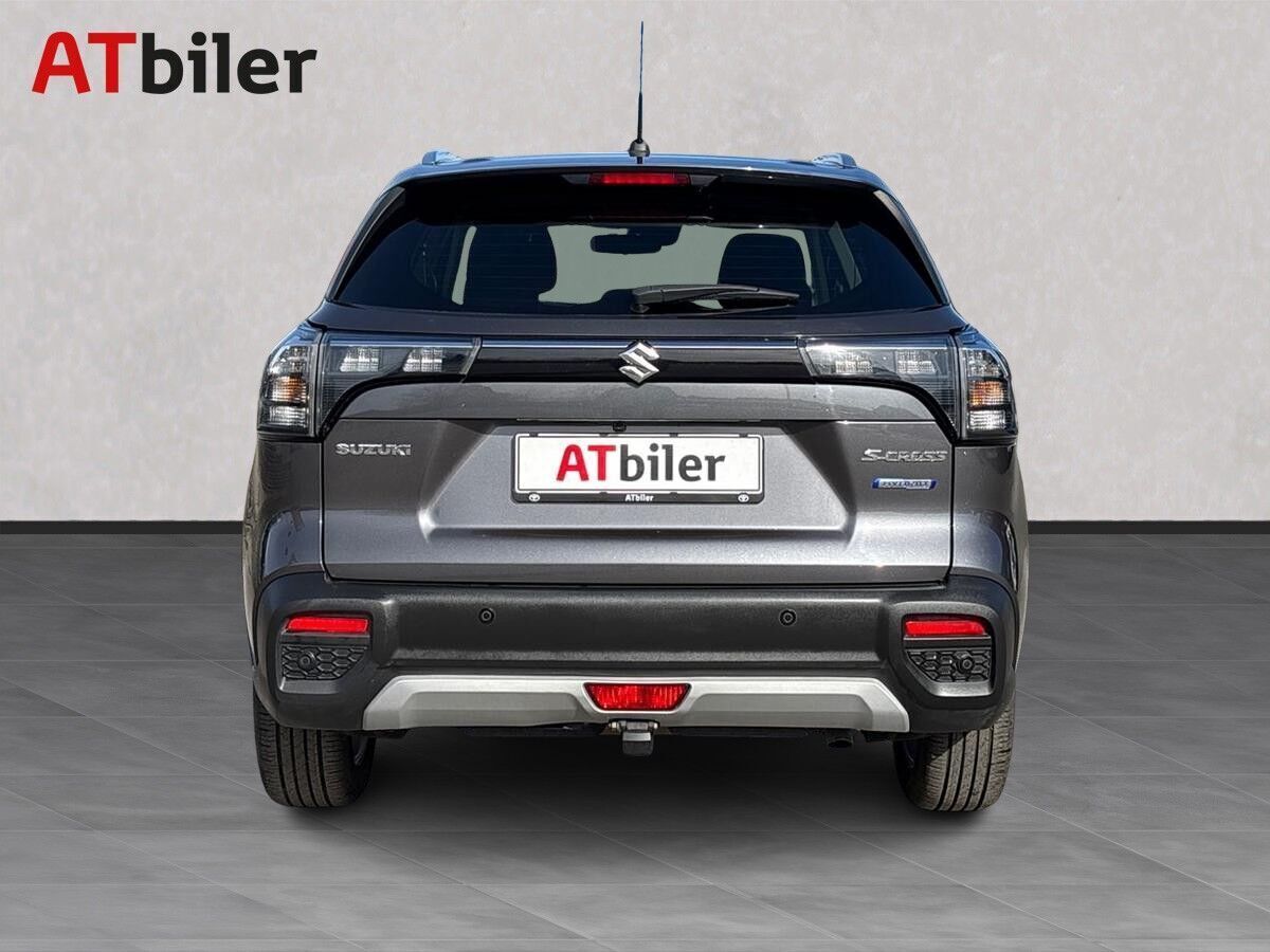 Sort Suzuki S-Cross fra 2024 set udefra