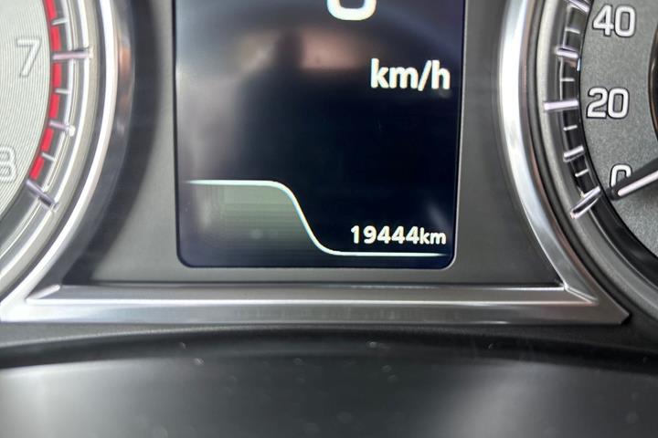 Sort Suzuki S-Cross fra 2024
