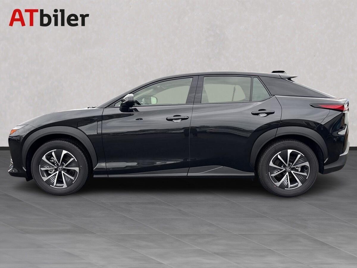 Sort Lexus RZ fra 2025