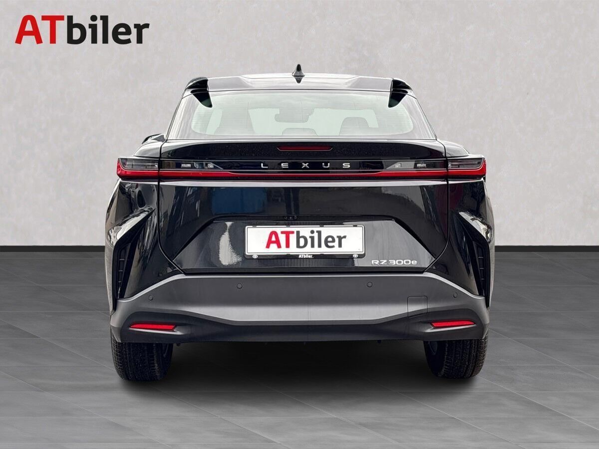 Sort Lexus RZ fra 2025