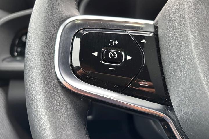 Hvid Polestar 2 fra 2024