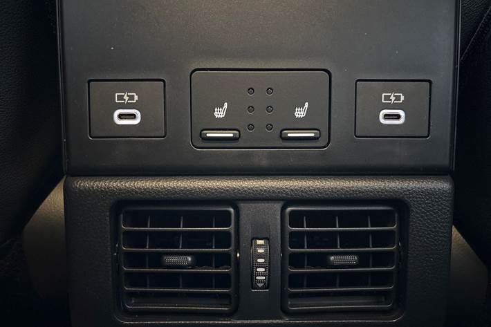 Grå Toyota BZ4X fra 2025